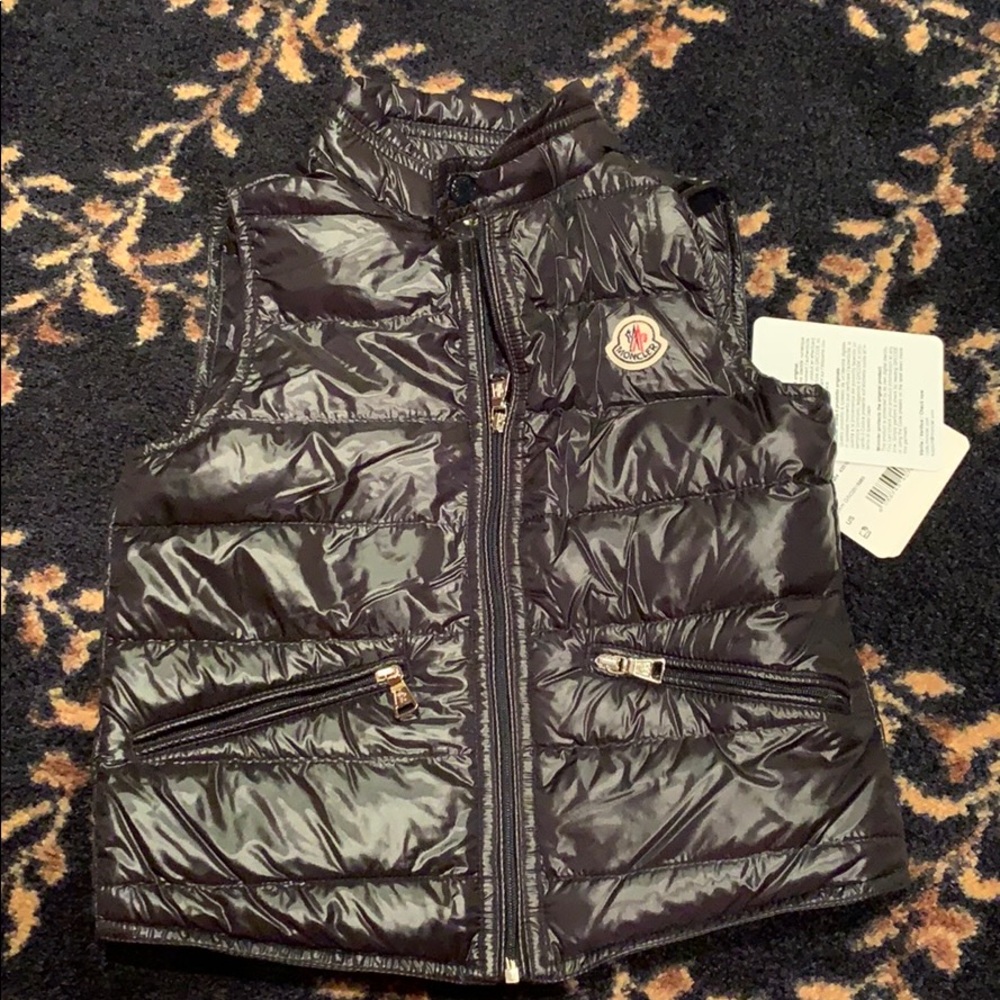 Moncler Toddler vest. Black.